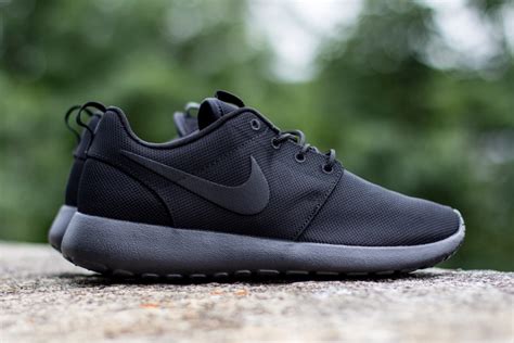 schwarze nike roshe run|black Nike Roshe run cheap.